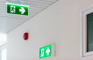 ความสว่างทางหนีภัยอาคารได้มาตรฐานไหม