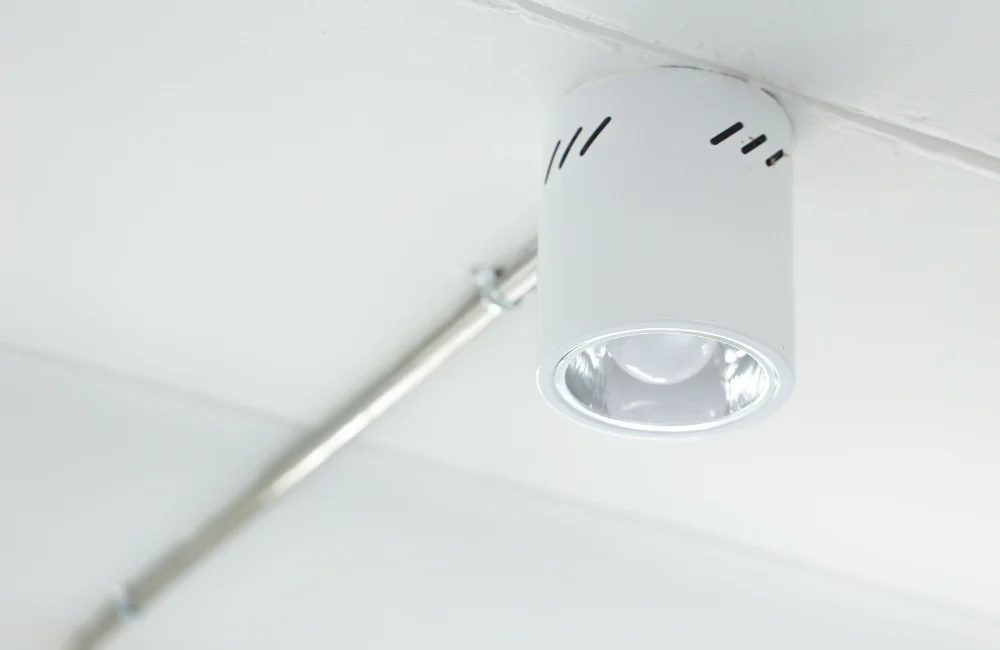 โคมไฟดาวน์ไลท์ติดลอยคืออะไร